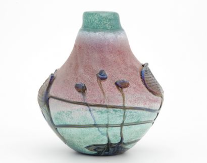 null Jean Claude NOVARO (1943-2015)

Vase en verre soufflé à décor polychrome vert...