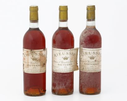 null 3 Bottles of CHÂTEAU RIEUSSEC - Sauternes

Year 1976

(Dirty bottles, stained...