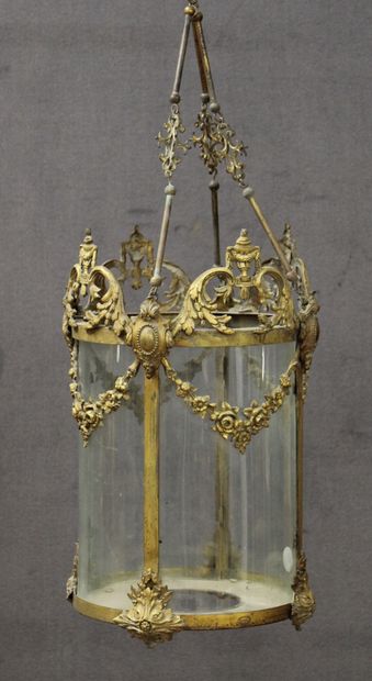 null LANTERNE de Style Louis XVI, XIXème Siècle, à monture en bronze doré à décor...