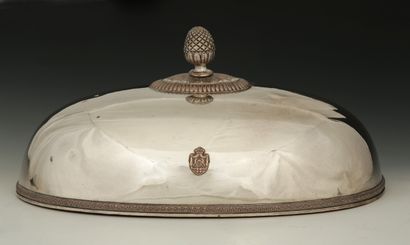 null GRANDE CLOCHE A PLATEAU A VIANDE ovale en métal argenté XIXème Siècle à décor...