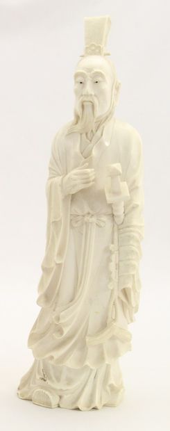 null CHINE vers 1920-1930

Sujet en ivoire sculpté représentant un guerrier

H. 34...
