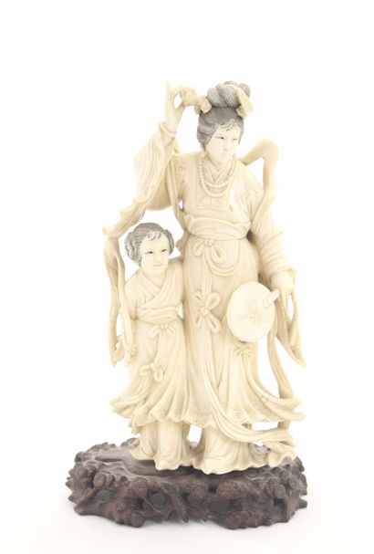 null CHINE vers 1920-1930

GROUPE en ivoire sculpté représentant une déesse et une...