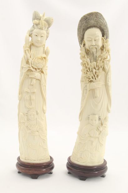 null CHINE vers 1920-1930

Couple en ivoire sculpté avec disciples

H. 40,5 cm

Sur...
