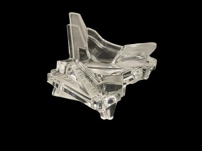 null ROYALES DE CHAMPAGNE - STATUETTE DE PIANO A QUEUE en cristal blanc moulé partiellement...