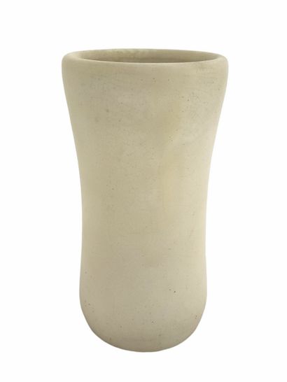 null Suzanne RAMIE (1905-1974) Atelier MADOURA

Vase renflé, 1960

Céramique émaillée

Signé...