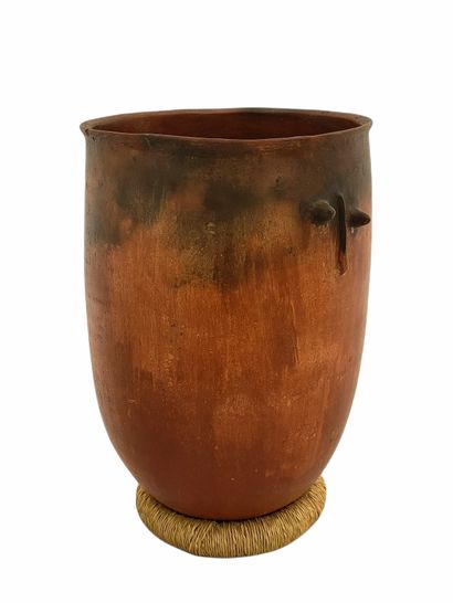 null Colette BIQUAND (1936-2016)

Vase primitif 1991

Céramique et tressage de fibres...