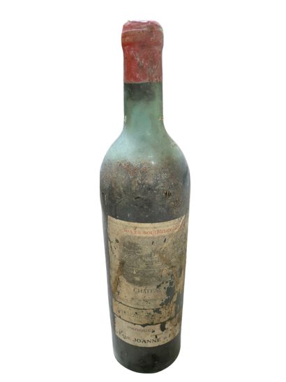 null 
1 BOUTEILLE, Château Lafite Rothschild 1943 

(niveau bas, bouteille sale et...