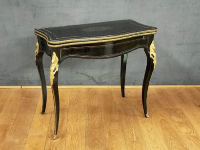 null TABLE A JEUX PORTEFEUILLE de forme mouvementée Circa 1860-1880 en bois noirci...