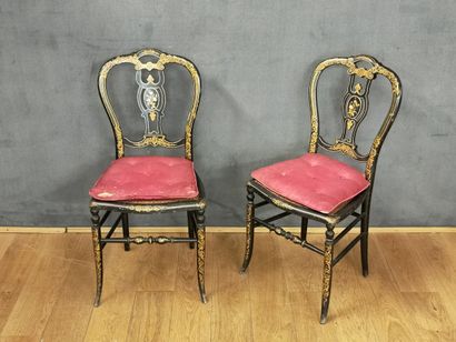 null PAIRE DE CHAISES VOLANTES CANNEES à dossier violonné ajouré Cira 1860-1880 en...