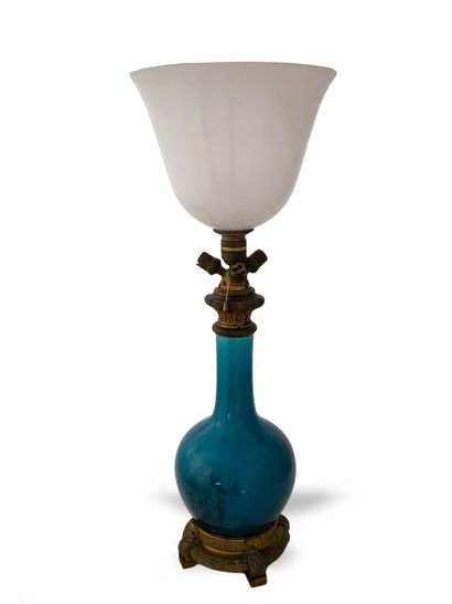 null LAMPE de Style Louis XV - Circa 1900, consituée d'un vase en porcelaine céladon...