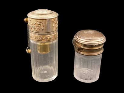 null DEUX FLACONS A PARFUM de Style Louis XVI Circa 1900 en cristal taillé

- Un...