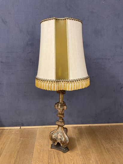 LAMPE EN FORME DE PIQUE-CIERGE de Style XVIIIème...