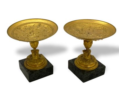 null PAIRE DE VIDE-POCHES de la Fin du XIXème Siècle en bronze doré à décor Renaissance...