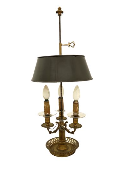 null LAMPE BOUILLOTTE de Style Louis XVI - XIXème Siècle à trois lumières en bronze...