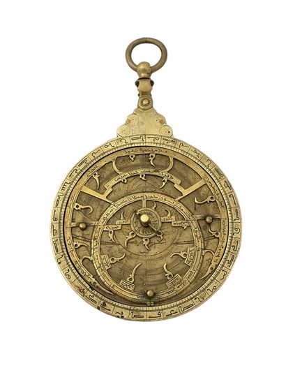 null ASTROLABE MOROCCO XIXth Century



In cast brass, hammered and engraved, entirely...