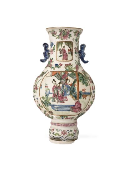 null CHINE CANTON Fin du XIXème Siècle

VASE D'APPLIQUE en porcelaine et émaux de...