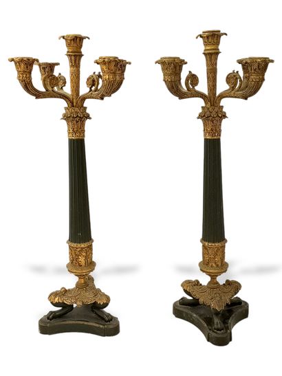 null PAIRE DE CANDELABRES à quatre lumières de Style antique d'Epoque Louis-Philippe...