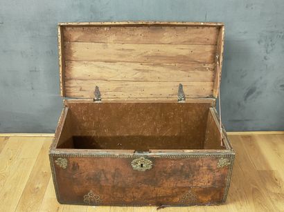 null TRAVELLING CASE with curved lid of Louis XIV period in leather studded with...