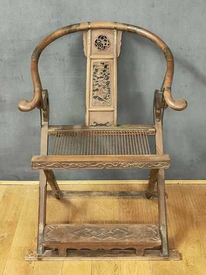 null CHINA Modern work

Carved fruitwood folding armchair with openwork qilin back,...