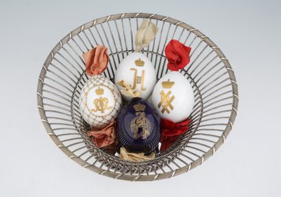 null ROMANOV

Rare set of 4 imperial porcelain EASTER EGGS, three with white background...
