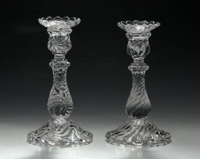 null BACCARAT - DEUX BOUGEOIRS en cristal moulé pouvant former paire de la Fin du...