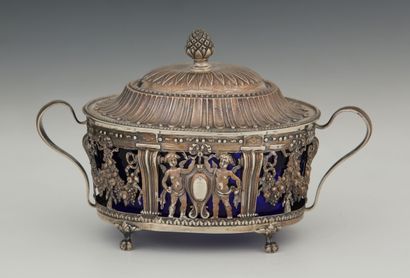 null Oval COVERED SUCRIER with silver mount Minerve 950 Millièmes of Louis XVI style...