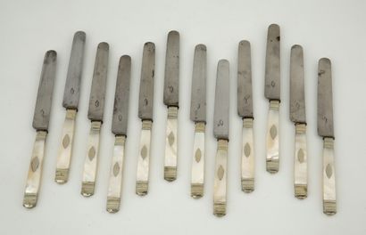 null SET OF 12 CHEESE KNIVES with mother-of-pearl handle, ferrule, base and silver...