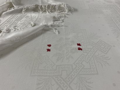 SQUARE NAPPE in embroidered white cotton...