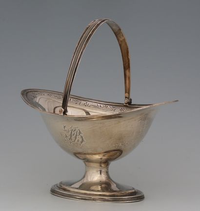null LITTLE SHIPPING CUP with mobile handle in silver 800 Millièmes England George...