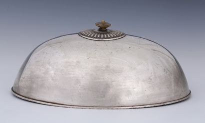 null OVAL SERVICE CLOCHE probably England XIXth Century in silver plated metal decorated...