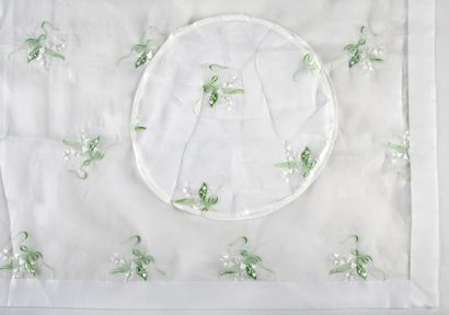 null IMS - RECTANGULAR NAPPE AND 6 ROUND TOWELS (or trivets) in white polyester organdy...