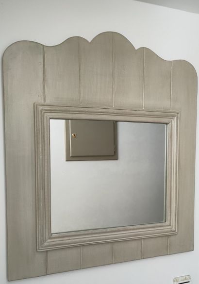 null LOT COMPRENANT : 

Un MIROIR A ENCADREMENT « RONCE » en bois laqué taupe

85...