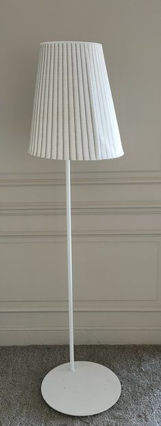 null SUITE DE QUATRE LAMPADAIRES à LED Modernes en métal laqué de marque EMU

Abat-jour...