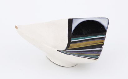 null Roger CAPRON (1922-2006)

FREE FORM ASHTRAY 1953-1958

Glazed ceramic

Signed

L....