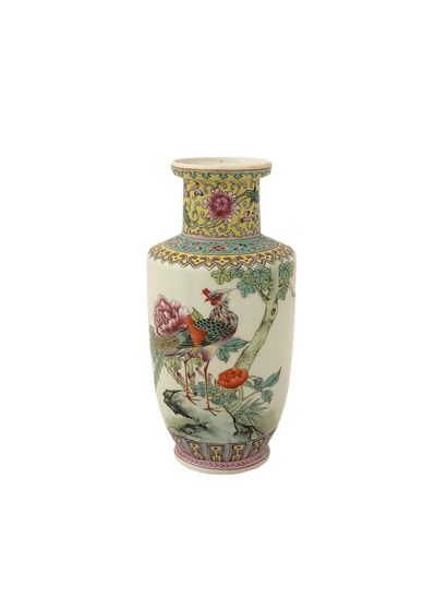 null CHINA Second half of the 19th Century

SMALL BALUSTRATED VASE in porcelain and...