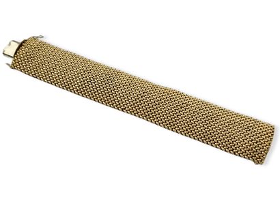 null LARGE RIBBON BRACELET Circa 1960 in yellow gold 750 Millièmes with braided mesh

Importation...