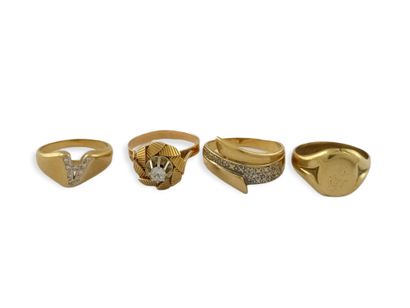 null FOUR LITTLE RINGS, ONE OF WHICH IS A HORSE RING Circa 1960-1980 in yellow gold...