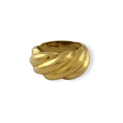 null Circa 1980, twisted 750 Millièmes yellow gold HORSE RING 

P. 8,2 g (AC)

TDD....