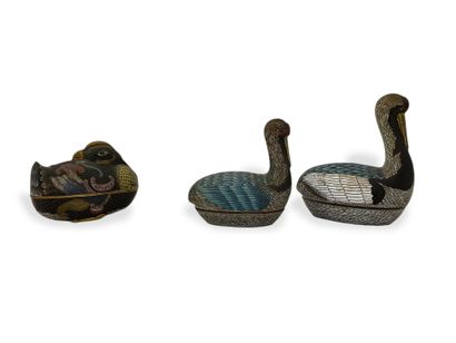 null Modern CHINA - THREE STATUTE OF VOLATILES in copper and cloisonné enamel

H....