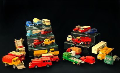 null SOLIDO - APPROXIMATELY 50 REDUCED MODELS OF VARIOUS VEHICLES, FIREFIGHTERS,...