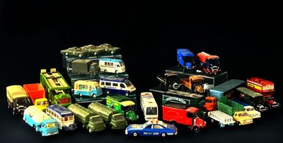 null CORGI - APPROXIMATELY 60 REDUCED MODELS OF MILITARY VEHICLES, UTILITIES, BUSES,...