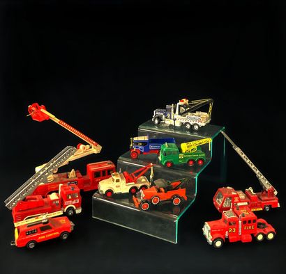 null MATCHBOX - 10 REDUCED MODELS OF FIRE AND WIPER VEHICLES including : 

- CITY...