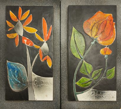 null Gilbert VALENTIN (1938 - 2000) - PAIRE DE PANNEAUX à décor de fleurs en céramique...