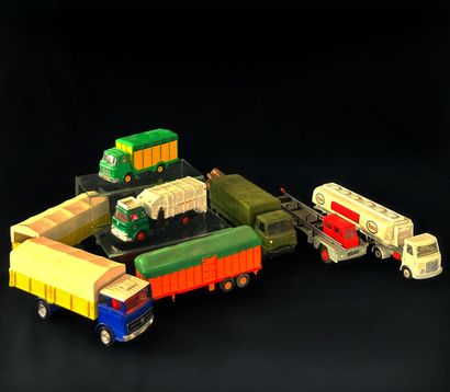 null DINKY - 7 REDUCED TRUCK MODELS including : 

- FRUEHAUF 36B SEMI-TRAILER

-...