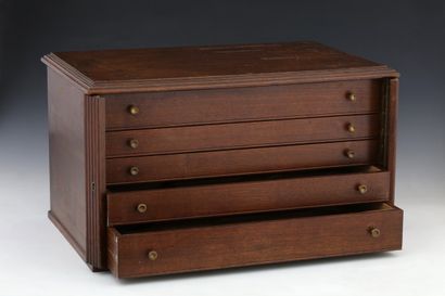 null HOUSEHOLD BOX in mahogany Circa 1950 opening with five drawers with brass knobs,...