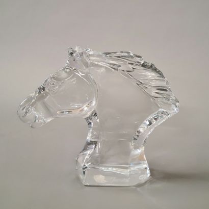 null BACCARAT - STATUETTE DE TETE DE CHEVAL Moderne en cristal blanc moulé 

H. 11,5...