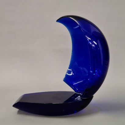 null Archimede SEGUSO (1909-1999) - SCULPTURE VOILIER en cristal bleu 

Signée au...