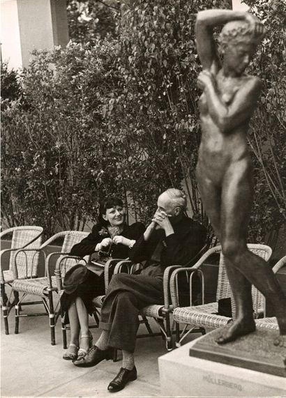 null André STEINER (1901-1978)

Marché aux fleurs, jardins publics, Paris, 1937.

4...