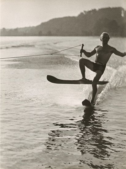 André STEINER (1901-1978)

Ski nautique (deux...