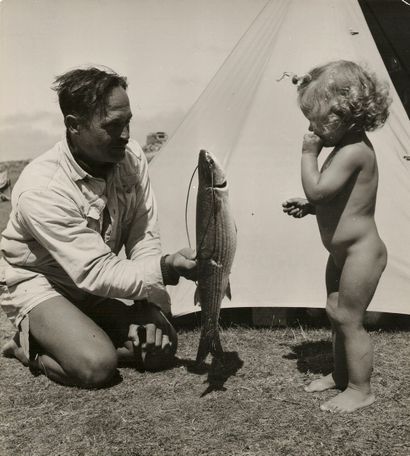 null André STEINER (1901-1978)

Camping and fishing, circa 1936.

2 gelatin-silver...